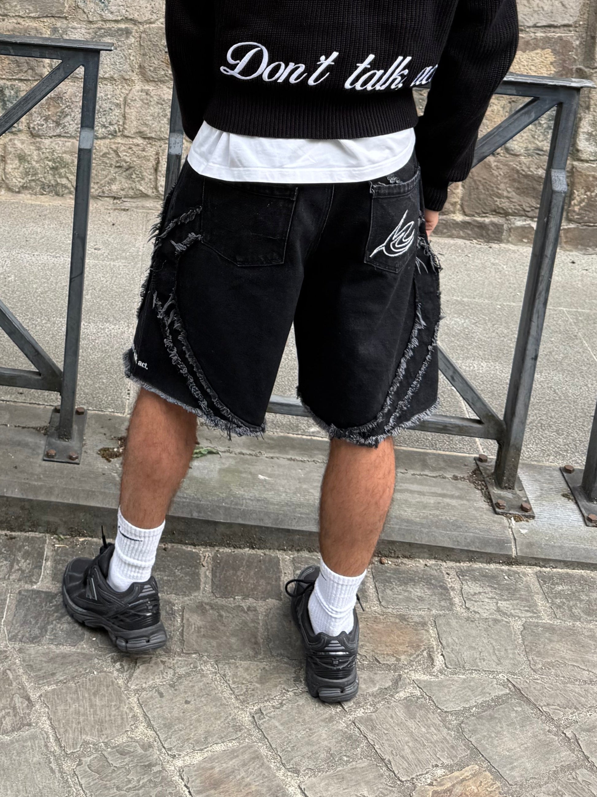 DENIM BLACK JORTS