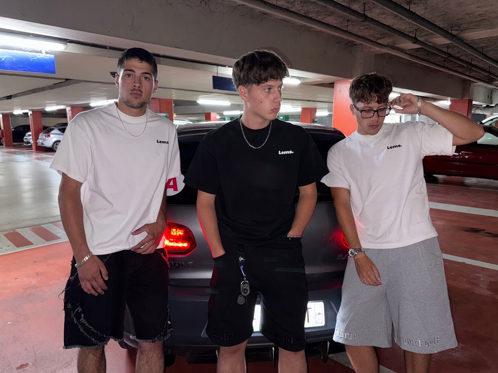 BASIC BLACK T-SHIRT