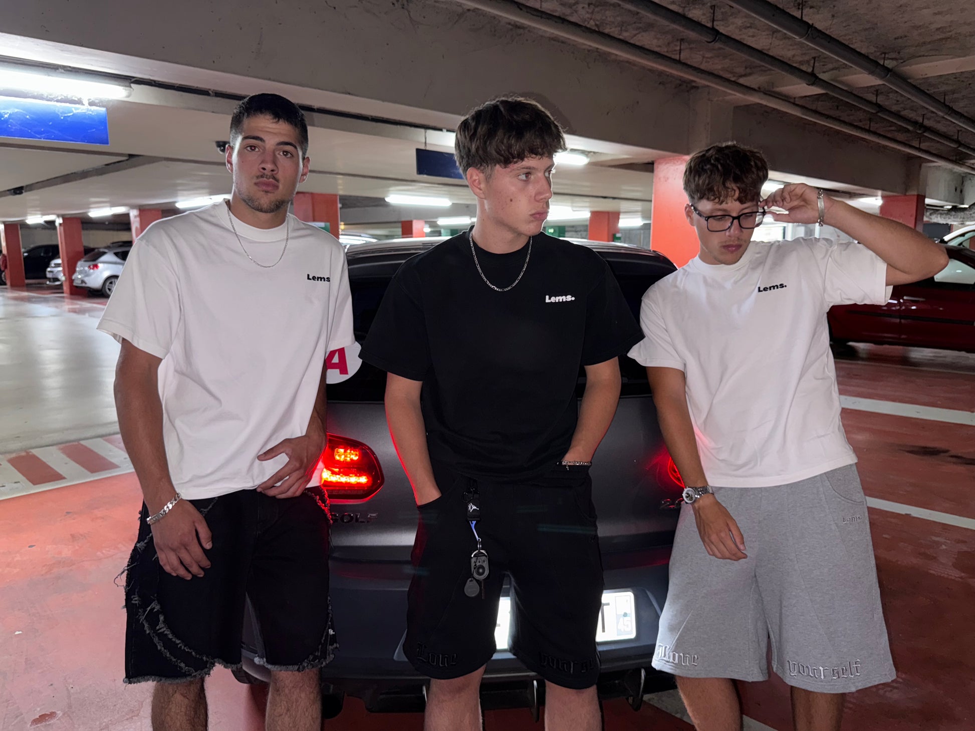 BASIC BLACK T-SHIRT