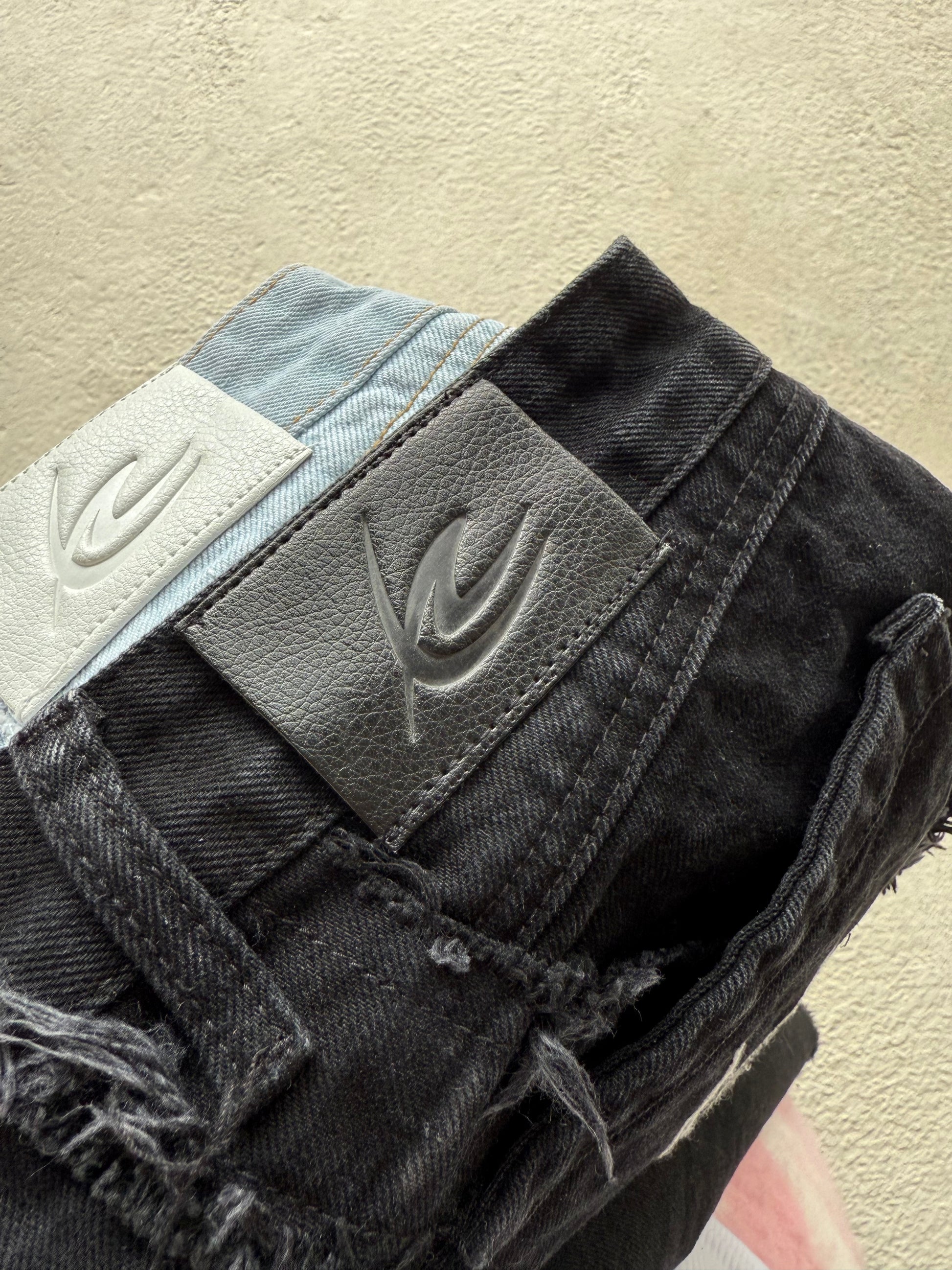 DENIM BLACK JORTS
